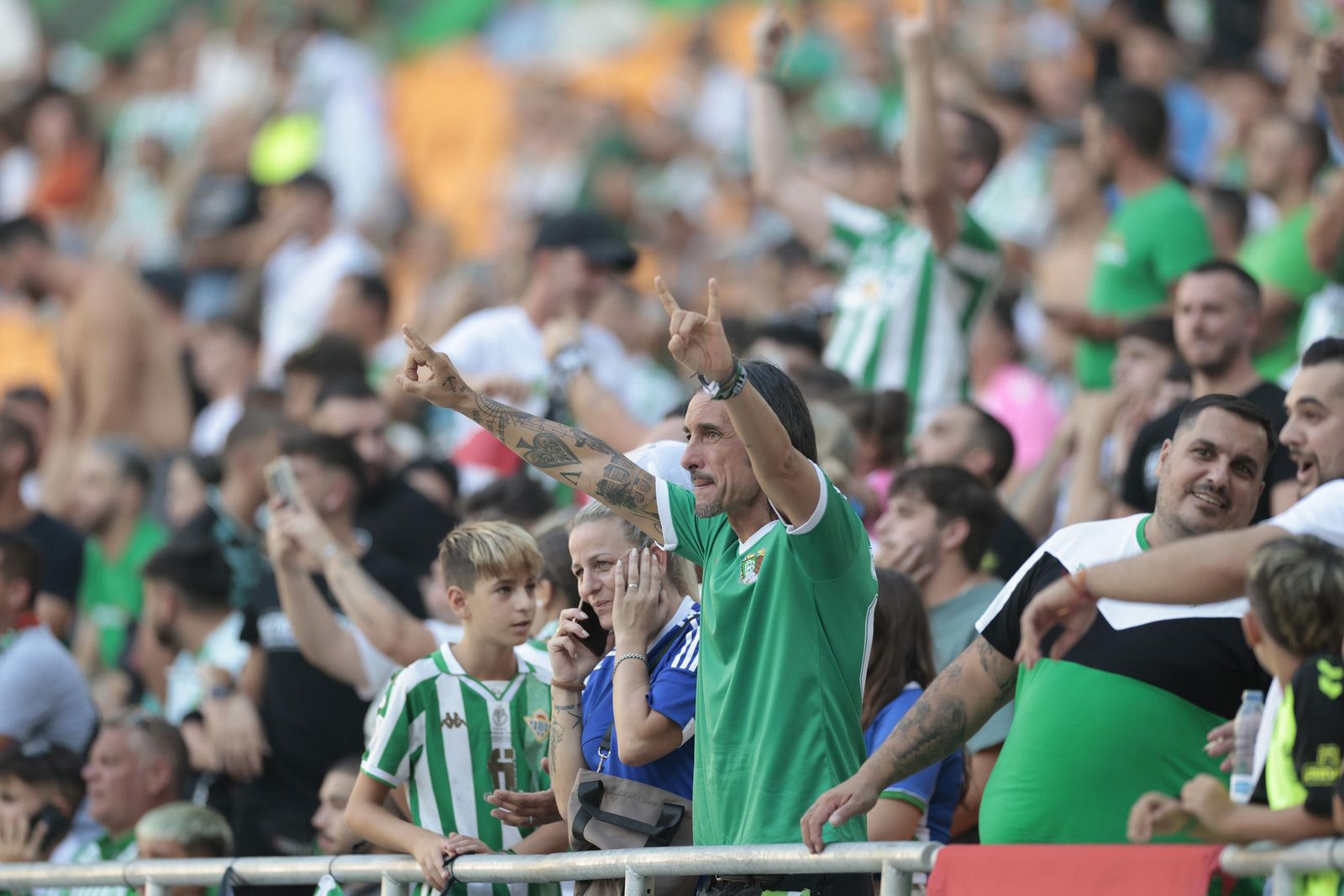 Búscate en las fotos del Betis - Athletic Club