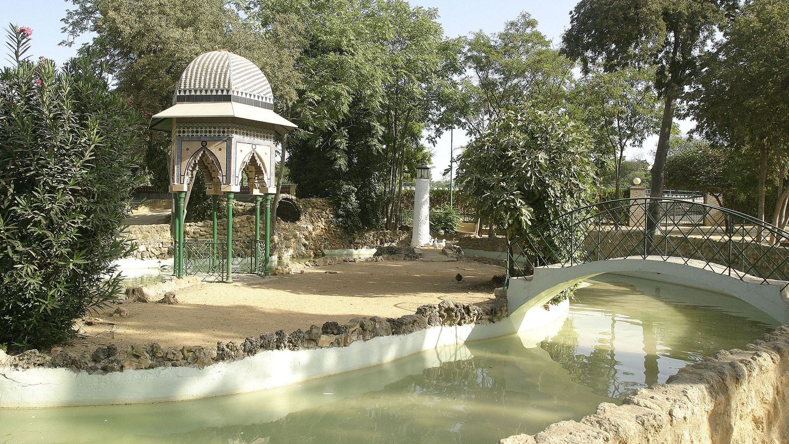 Parque que rodea a la Alquería del Pilar, en Dos Hermanas.