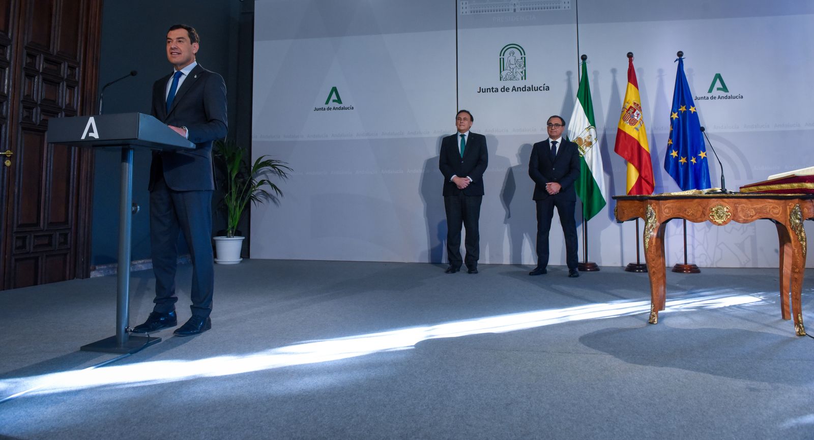 El rector de la Universidad de Almería, José Joaquín Céspedes, ha tomado posesión de su cargo