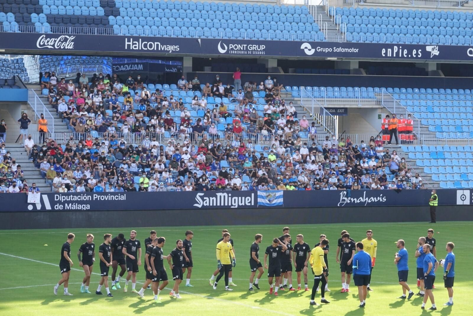 Galería de imágenes: El Málaga CF se da un bañito de masas
