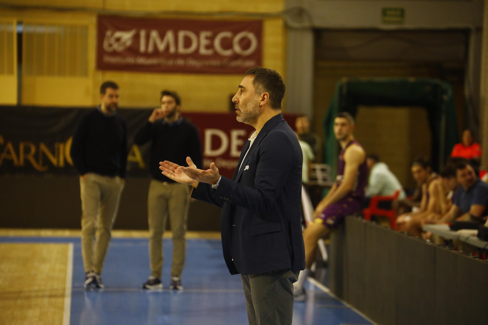 Las mejores fotos del ambiente en Vista Alegre para el Coto Córdoba - Baloncesto Valladolid
