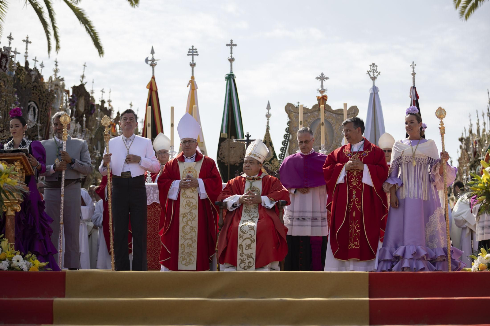 El Rocio 2023: Imágenes de la misa Pontifical del Domingo de Pentecostés
