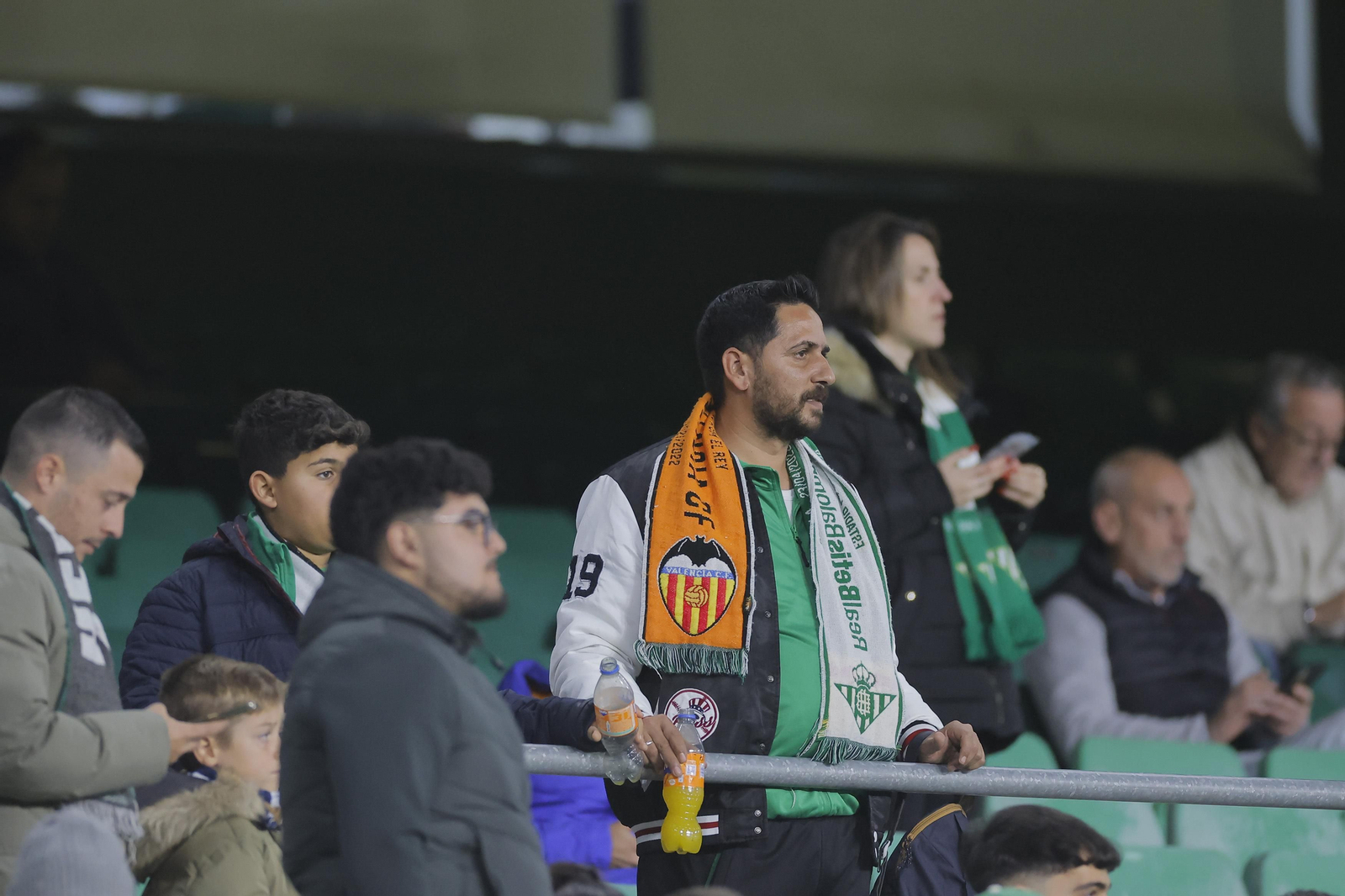 Búscate en las fotos del Betis-Girona