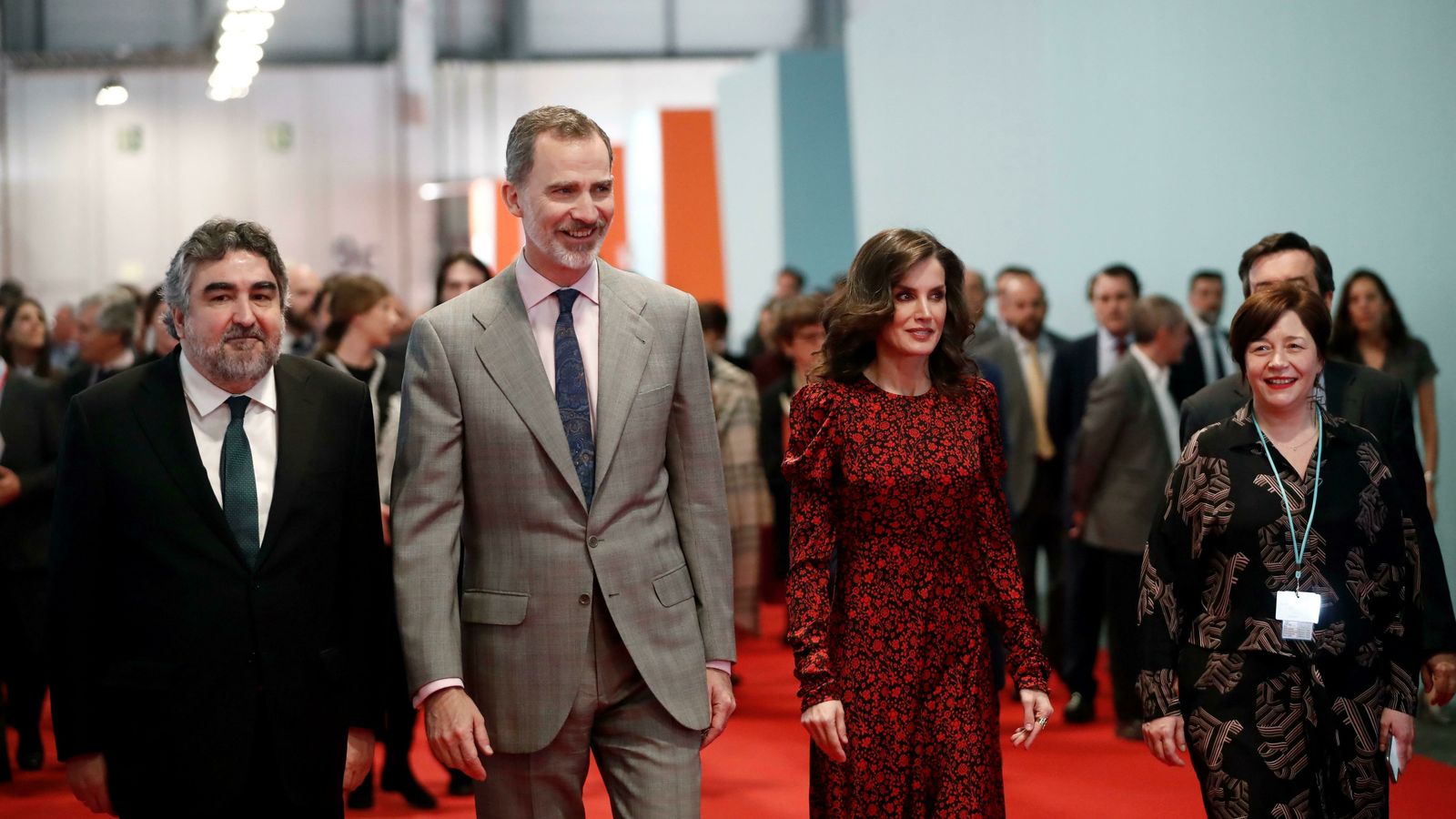 Los reyes Felipe y Letizia inaugurando ARCO el jueves junto a su directora Maribel Lopez y el ministro de Cultura, Jose Manuel Rodriguez Uribes.