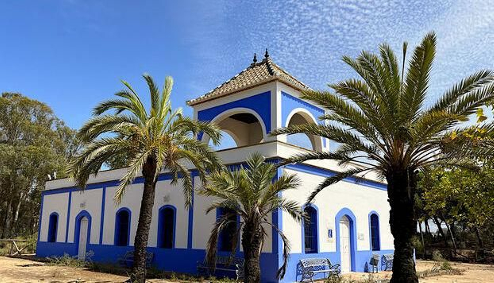 ¿Conocías esta bella casita azul y su historia? Una joya frente al mar de Huelva