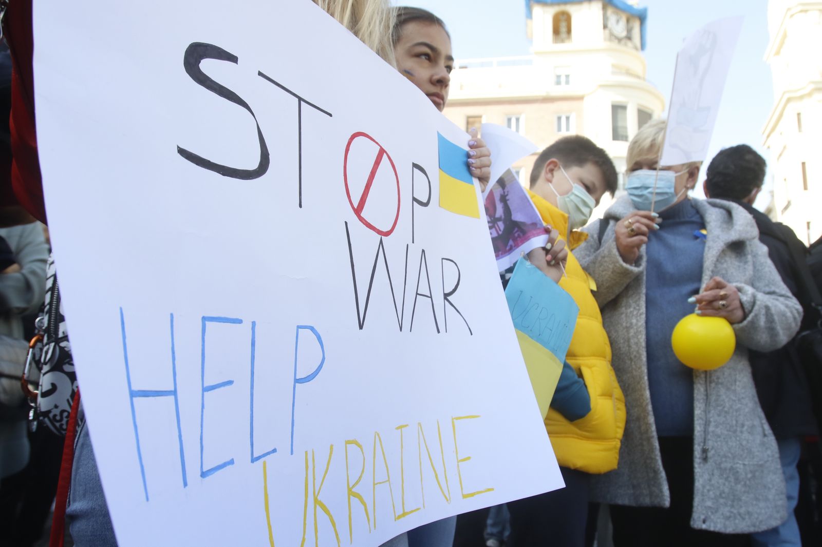 La concentración contra la guerra en Ucrania en Córdoba, en imágenes