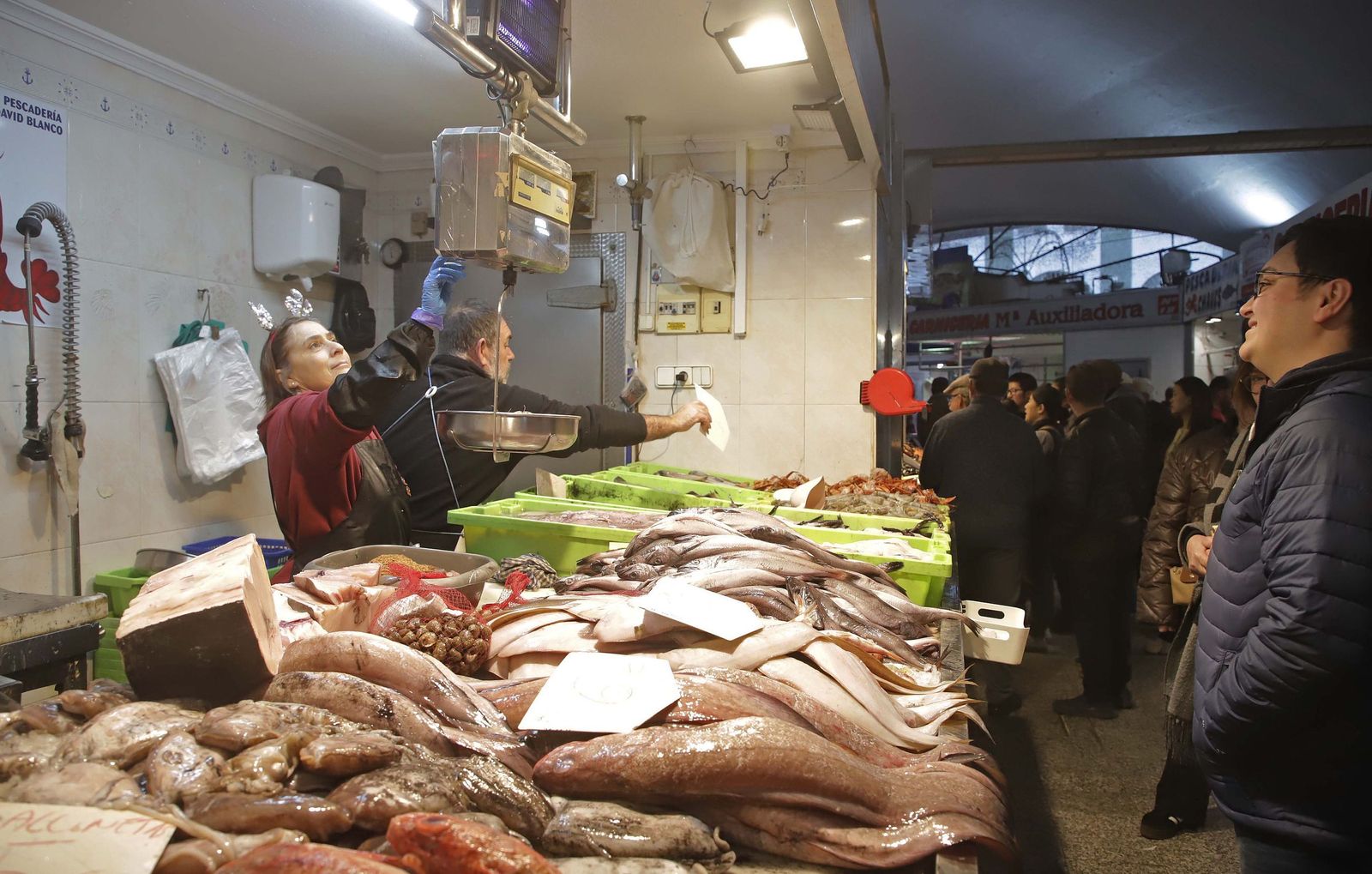 Fotos de las últimas compras para la cena de Nochebuena en Algeciras