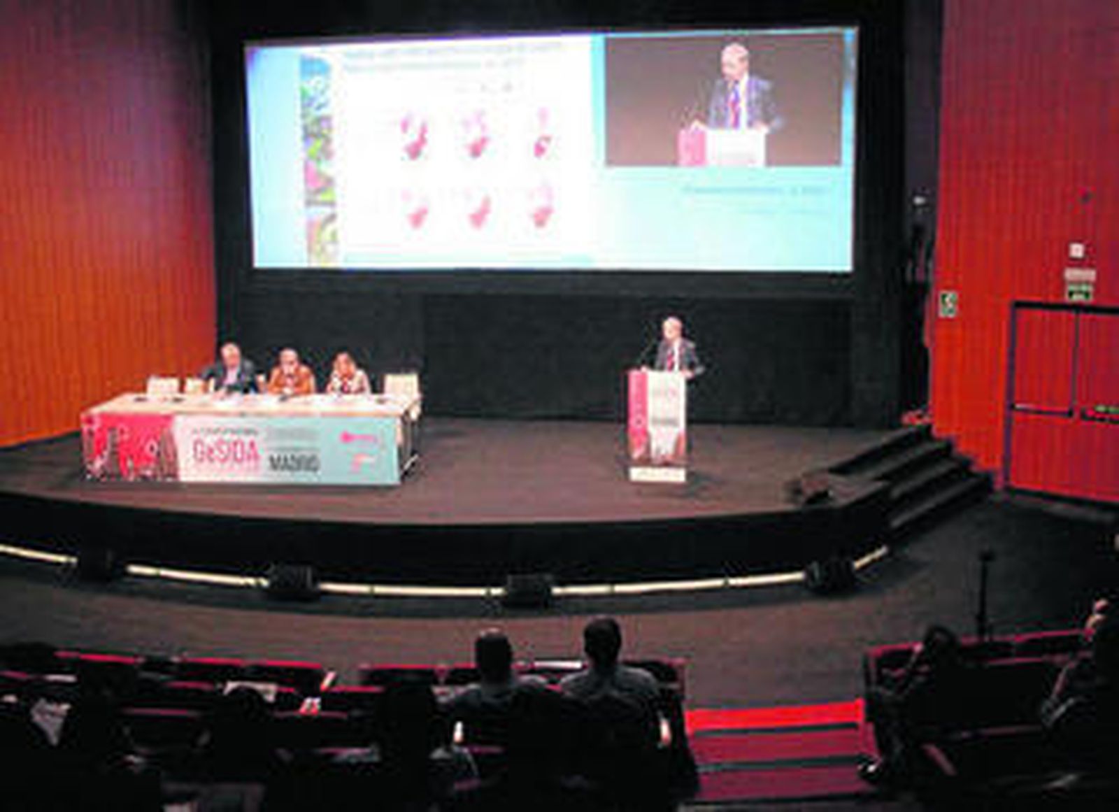 Una de las presentaciones del Congreso GeSida celebrado en Madrid.