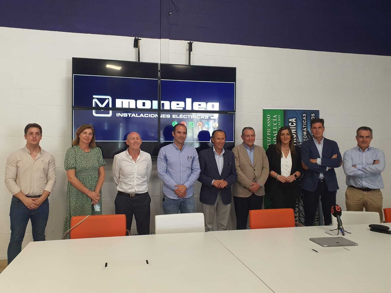 Visita del alcalde, José María Román, a las instalaciones de Moneleg.