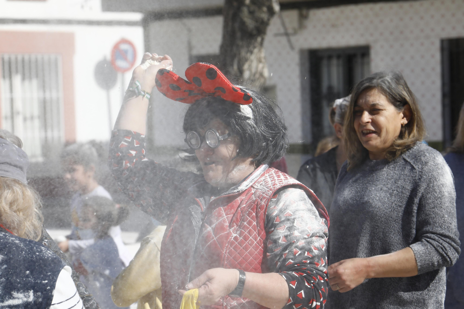 La batalla de la harina de Ochavillo del Río, en imágenes