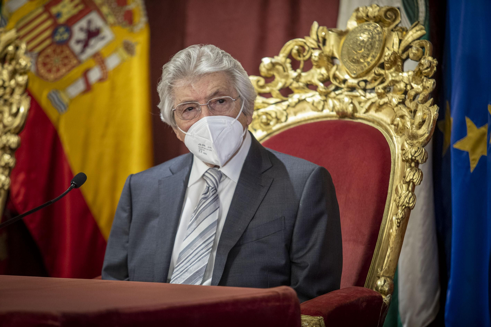 Imágenes de la distinción de Manuel Alejandro como Hijo Predilecto de la Provincia de Cádiz