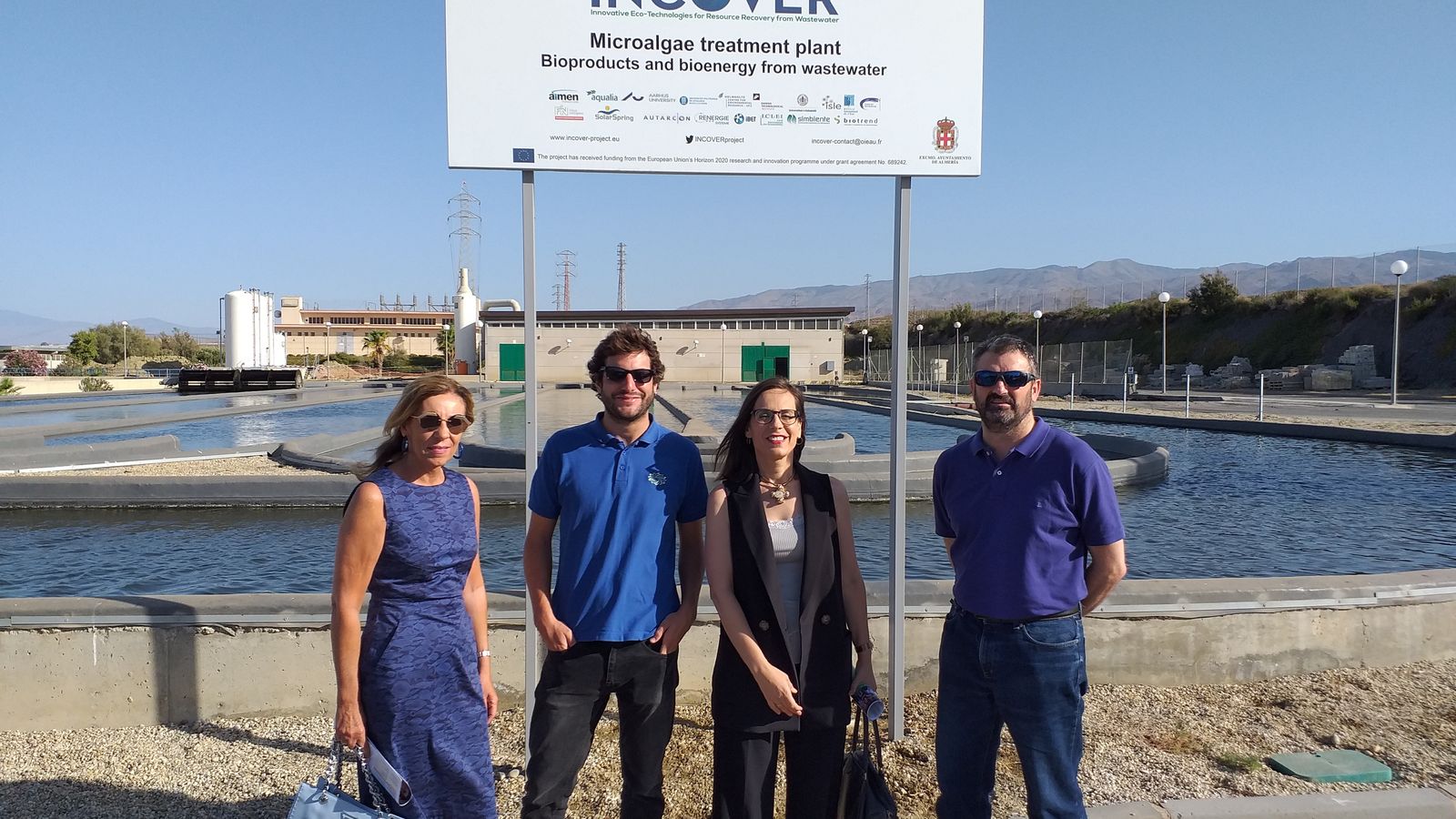 La concejala de Sostenibilidad Ambiental, Margarita Cobos, visitó la EDAR con los investigadores