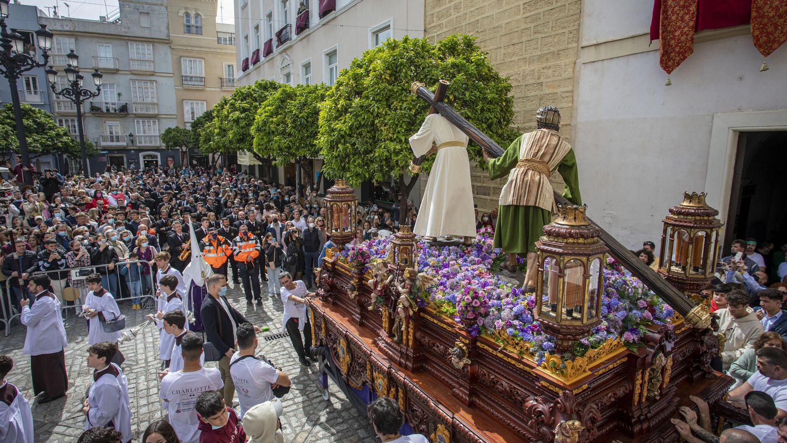 El paso del Nazareno del Amor, en la Semana Santa de Cádiz 2022