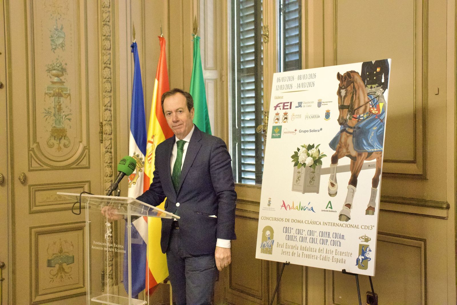 Rafael Olvera, director de la Real Escuela, durante la presentación.