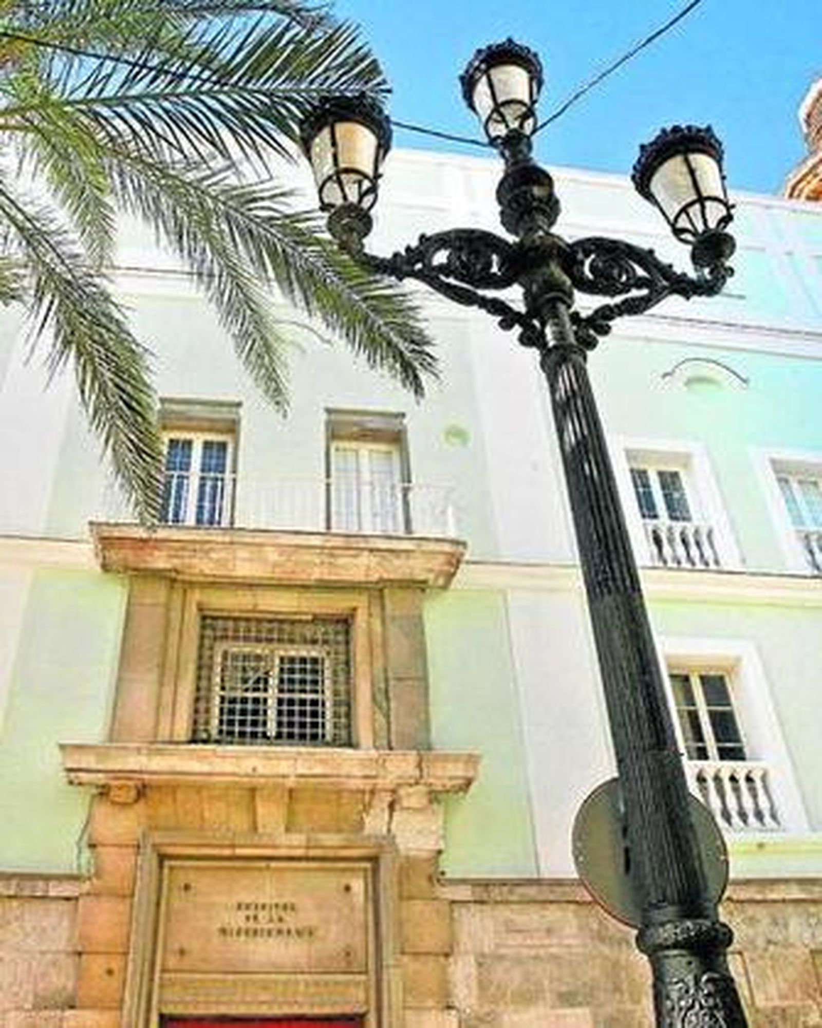 Fachada principal de la Residencia de San Juan de Dios.