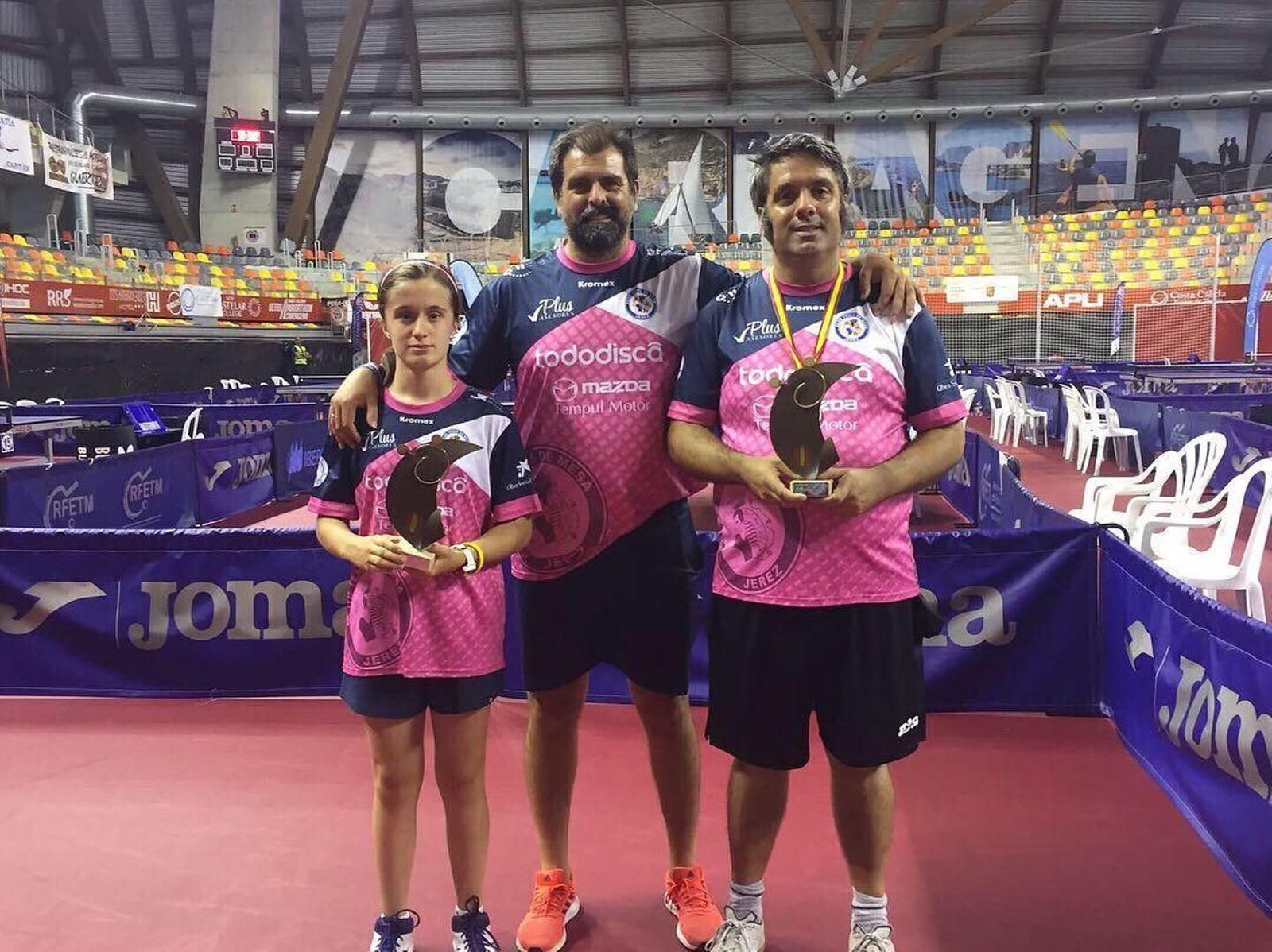 Javier Galán, junto a Claudia Reynaldo y Rafael Navarro, campeones de España con el CTM Jerez.