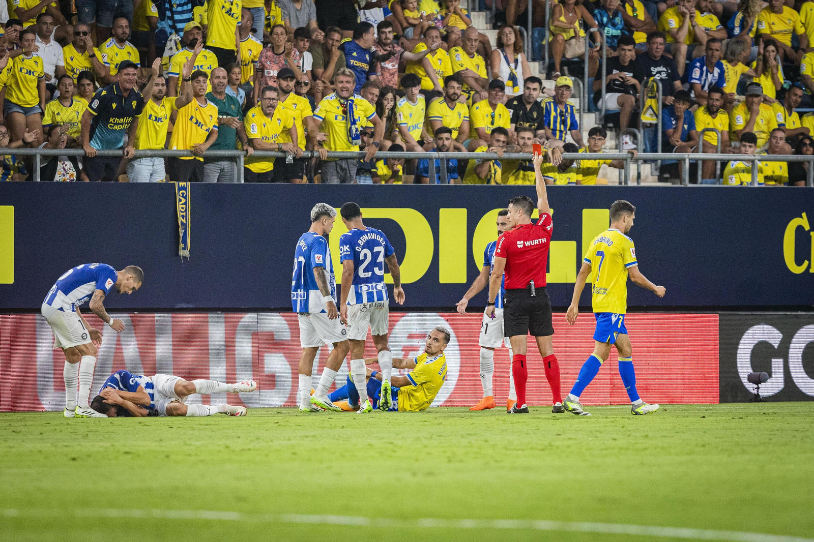 Imágenes del partido Cádiz-Alavés