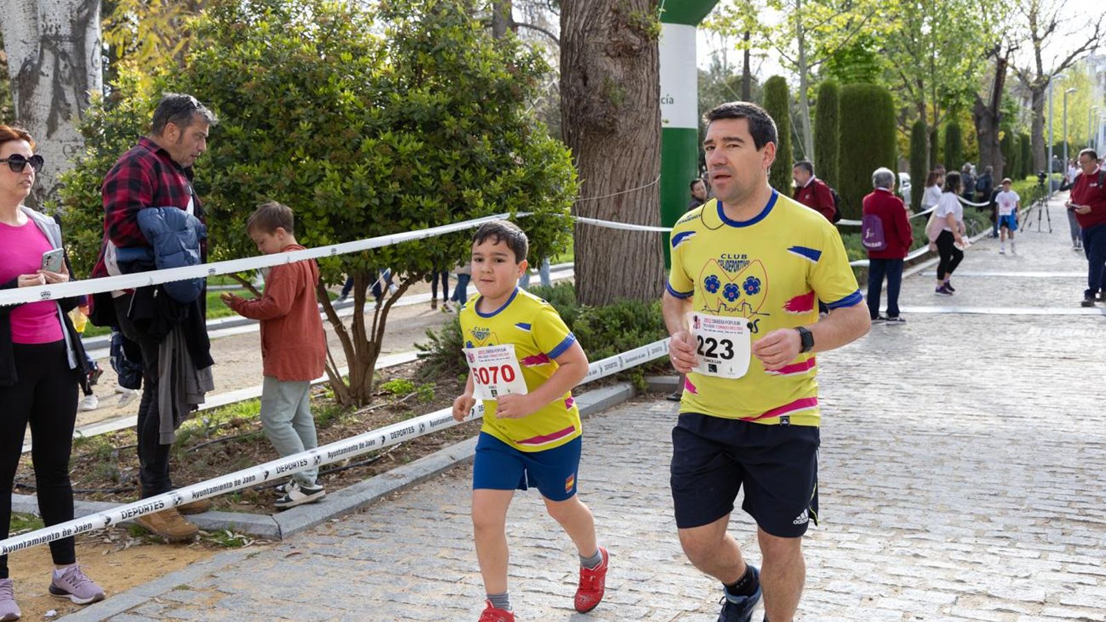 Más de 2.100 participantes corren para promover la salud en Jaén, en imágenes (1)