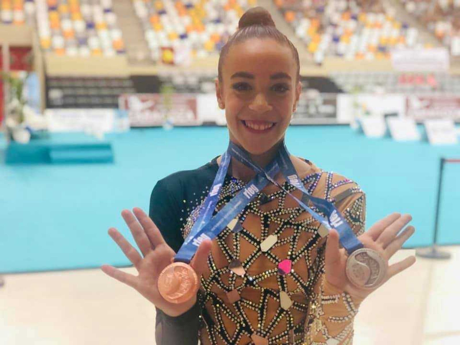 Lucía Paiseo posa con las medallas obtenidas en Zaragoza.