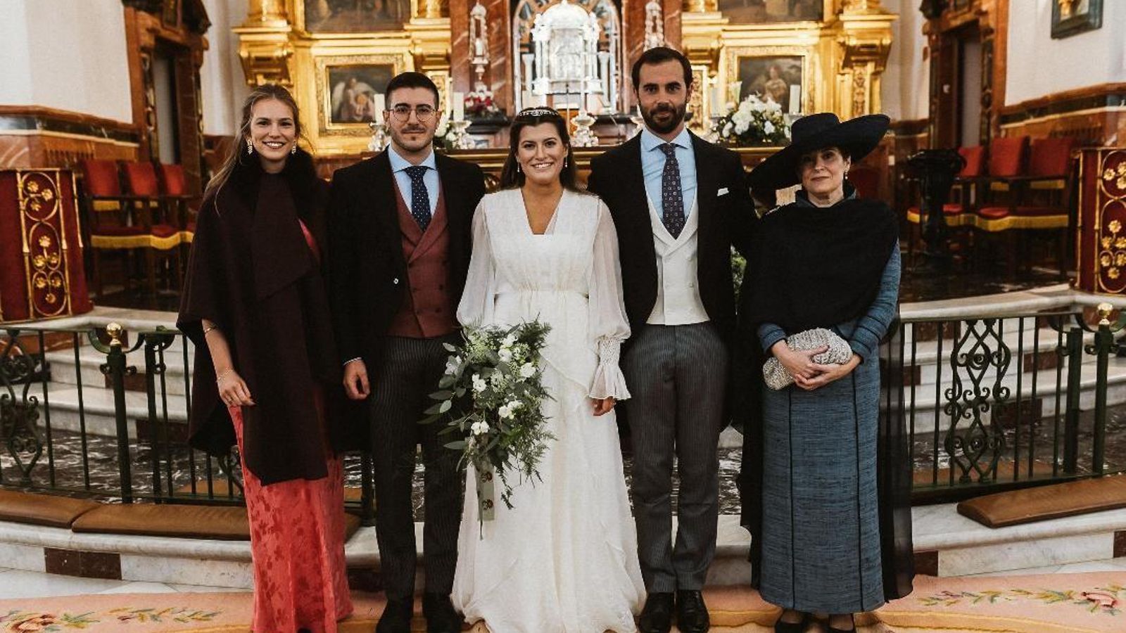 Marta Pérez, Andres Jiménez,  Lucía Jiménez, Nicolás del Cuvillo y Ángela Gómez, tras finalizar la ceremonia religiosa.