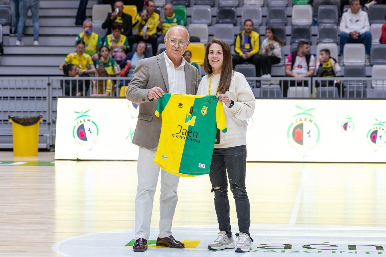 En imágenes: la afición y mejores jugadas del Jaén FS - Jimbee Cartagena