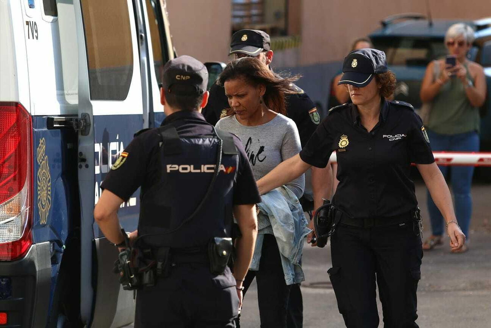 Ana Julia Quezada a su llegada esta tarde a la Audiencia Provincial de Almería