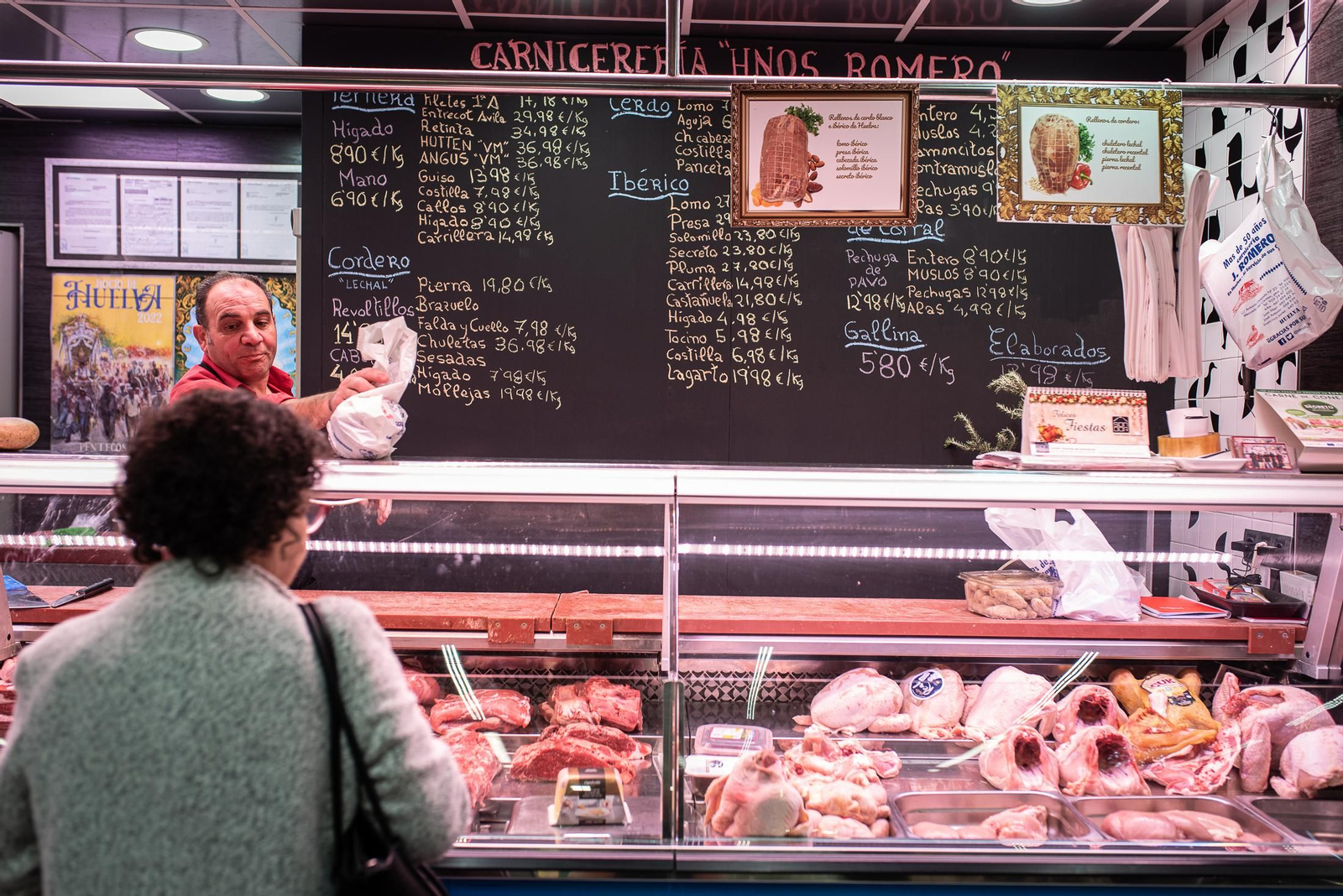 Las últimas compras en el Mercado del Carmen antes de Navidad, en imágenes