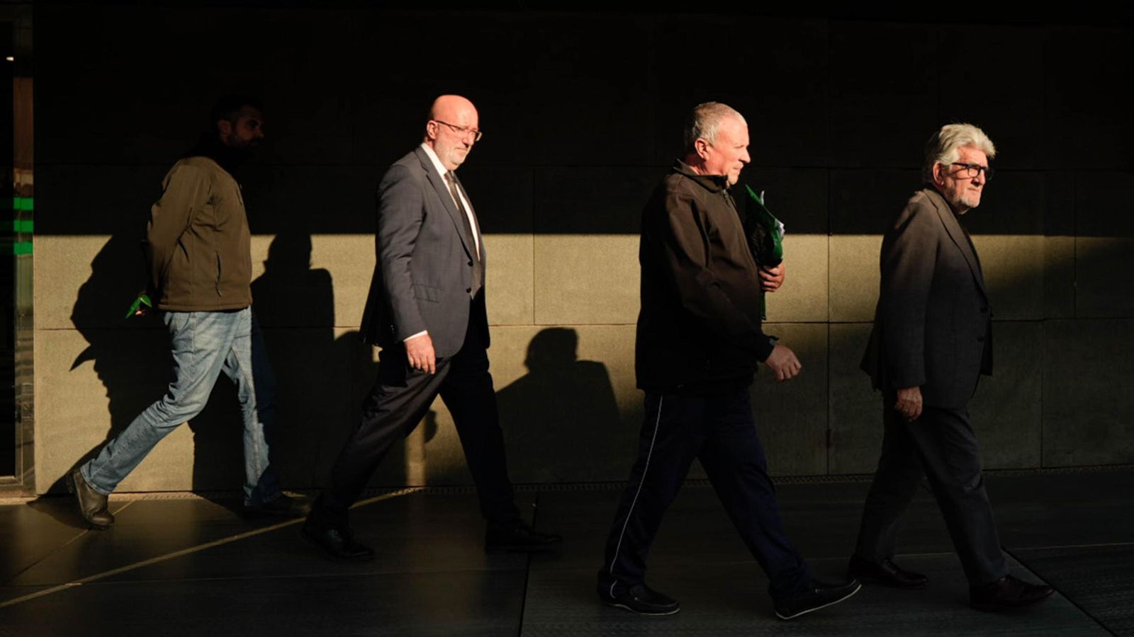 El alcalde de Fines, Rodrigo Sánchez, a la salida de los juzgados de Almería.