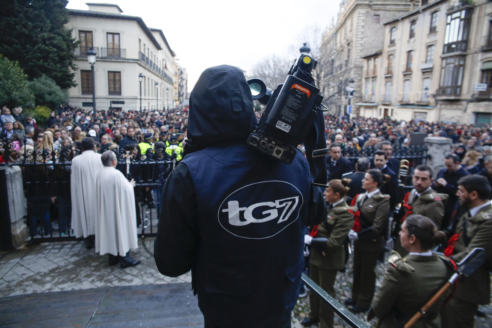 Los gastos extra de TG7 incluyen partidas para la cobertura de actos religiosos.