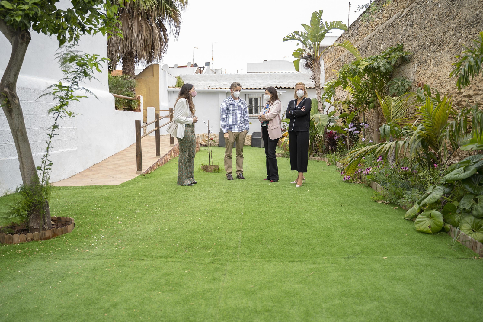 La alcaldesa, Patricia Cavada, visita el nuevo centro de día para mayores de la residencia Virgen del Carmen.