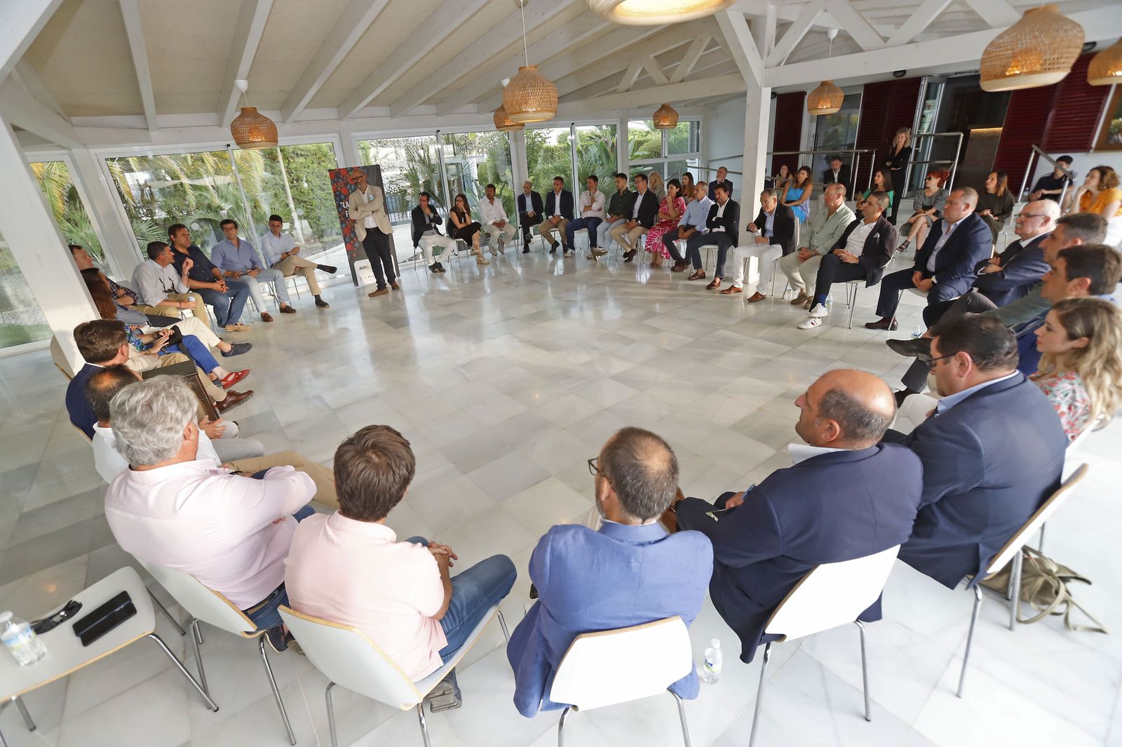 Imágenes del debate de "La Noche de los Frutos Rojos"