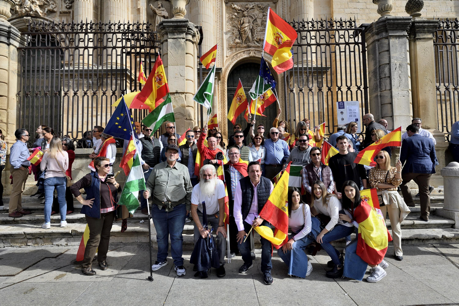 En imágenes: así ha sido la manifestación contra la amnistía en Jaén