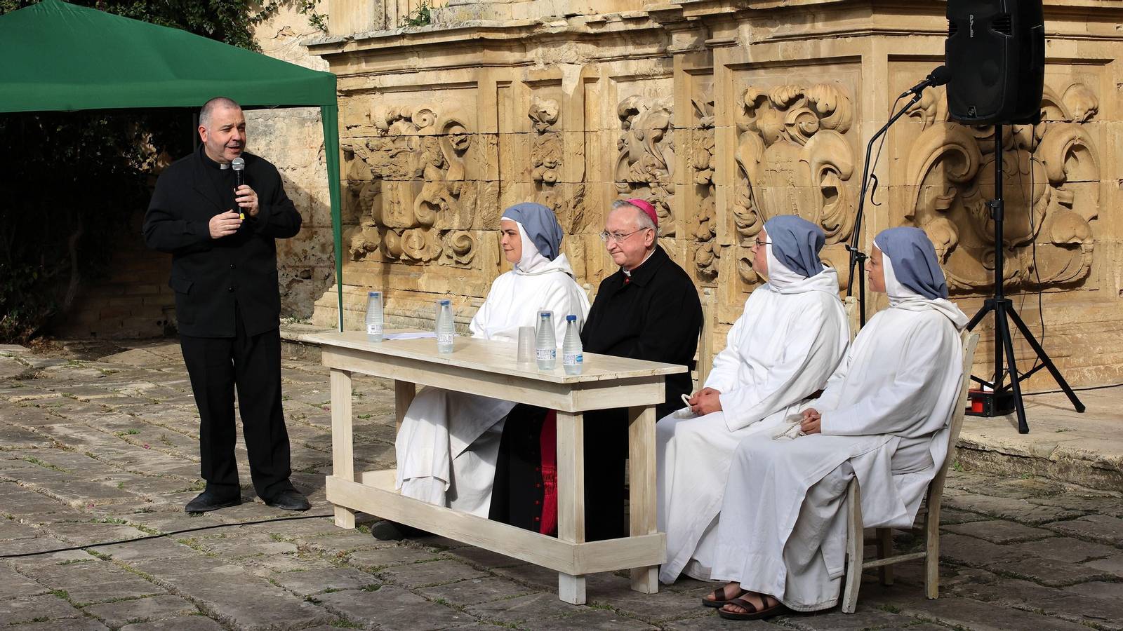 Charla de las hermanas de Belén en la Cartuja antes de su marcha