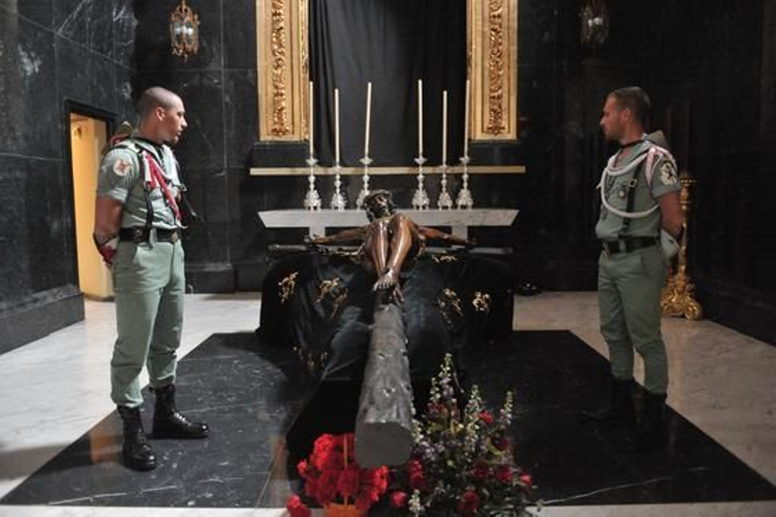 Las imágenes del trasladado del Cristo de la Buena Muerte

Foto: Mingote