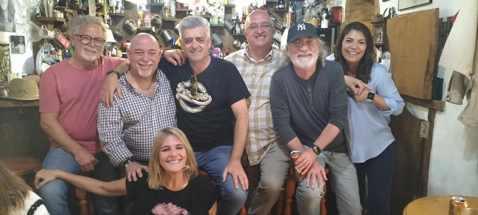 De izquierda a derecha: Juan Sierra, Enrique Tadeo, Modesto Barragán, Fernando Silva, Falele, Soco López, y agachada, Paz Santana.