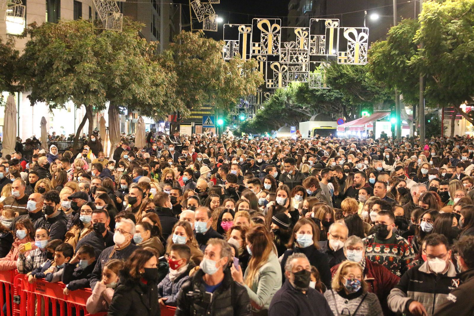 El puente y sus actos multitudinarios parecen ser la causa del aluvión de contagios.