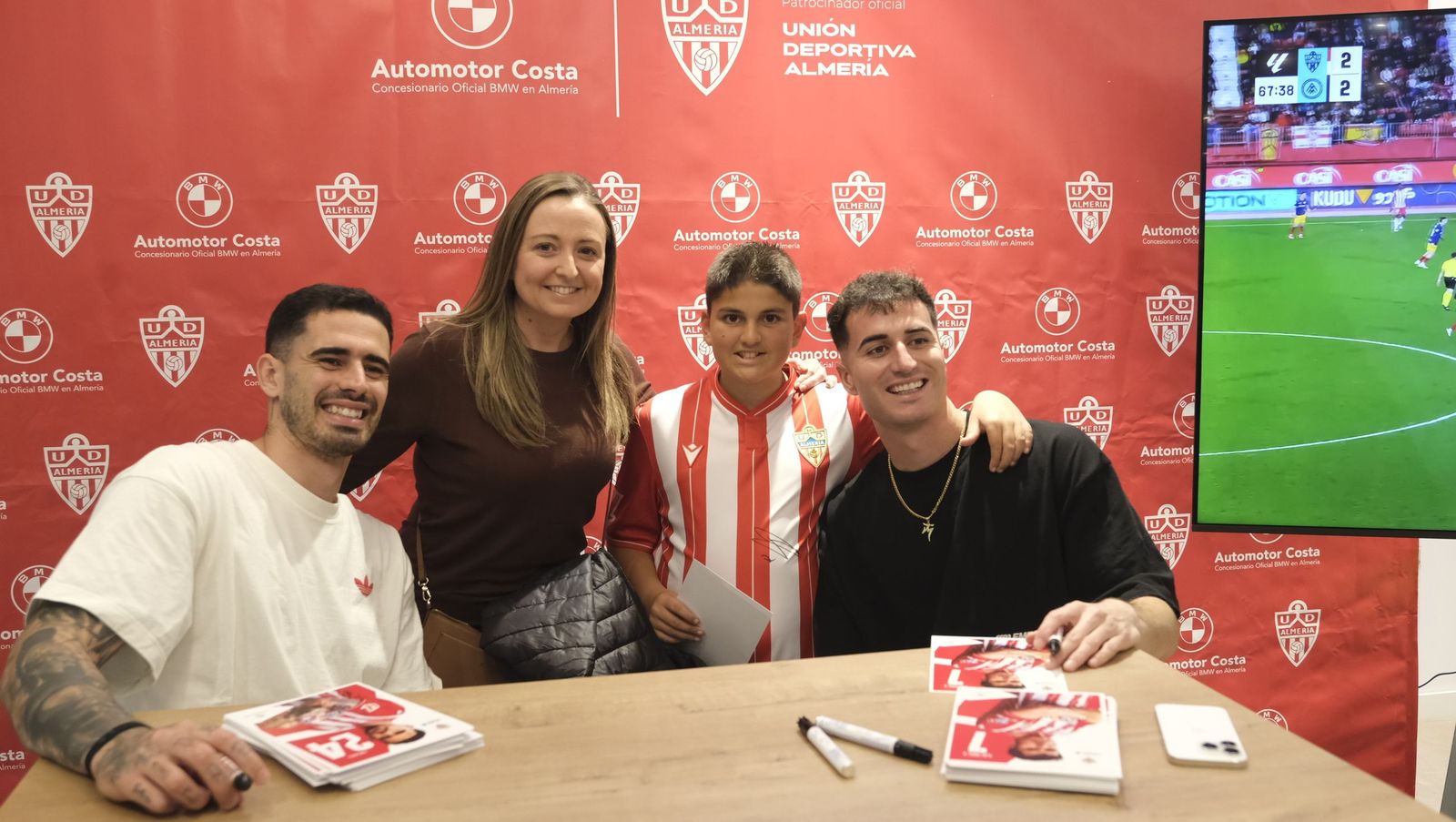 La firma de autógrafos de Jon Morcillo y Miguel de la Fuente en Automotor Costa BMW