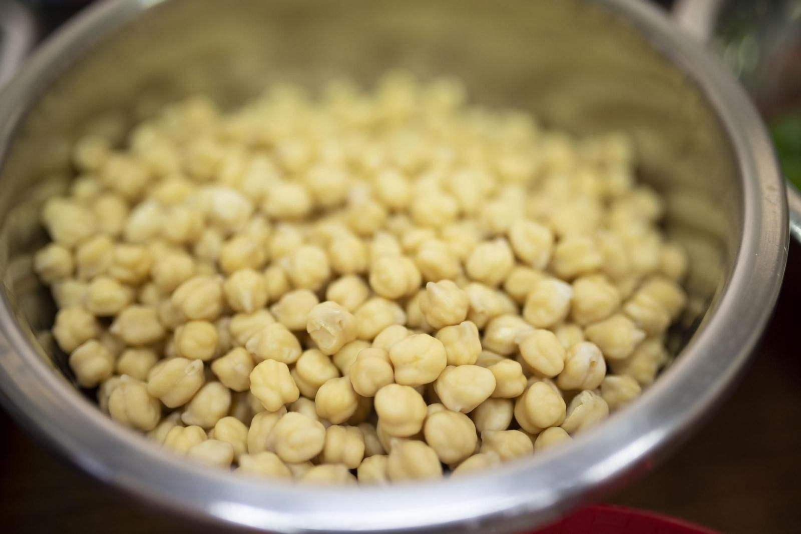 Imagen de archivo de una olla con garbanzos