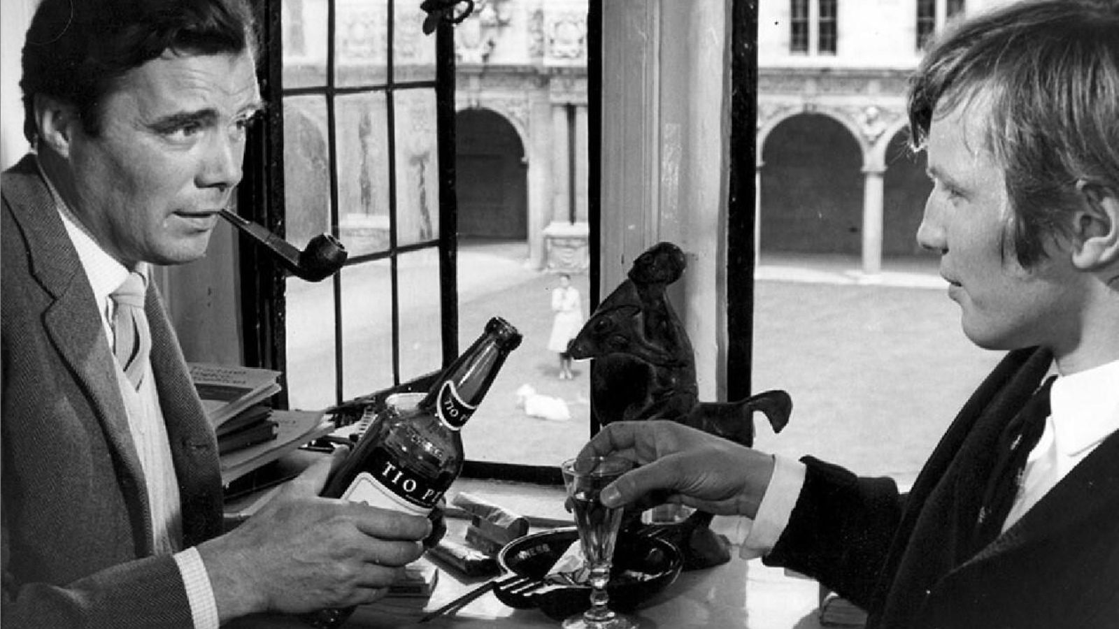 Dirk Bogarde y Michael York en Accidente (1967).