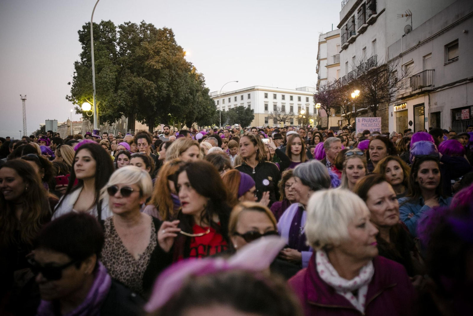 Miles de personas acudieron a  la gran manifestación del 8-M