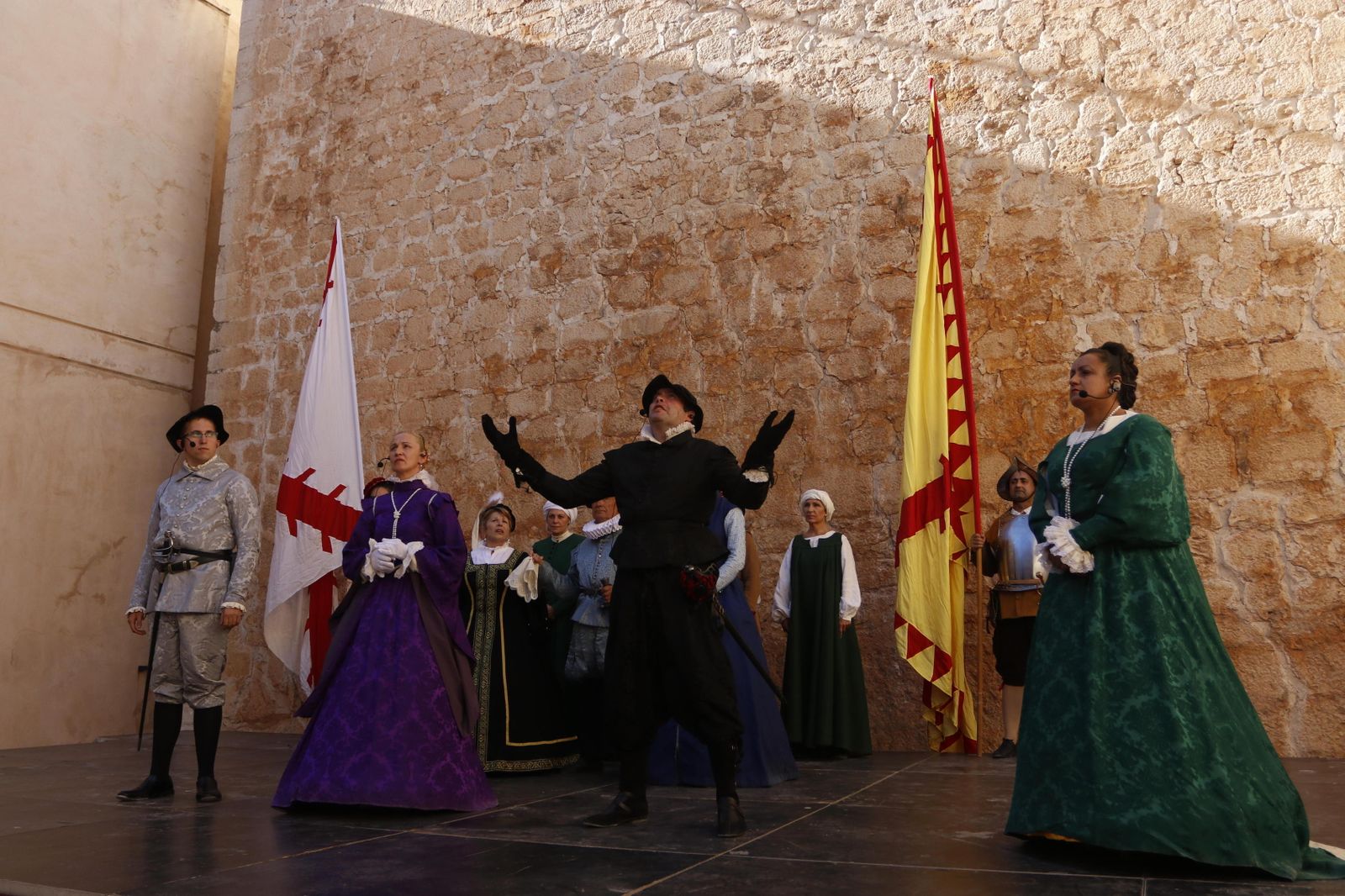 En plena salida de la fortaleza velezana.