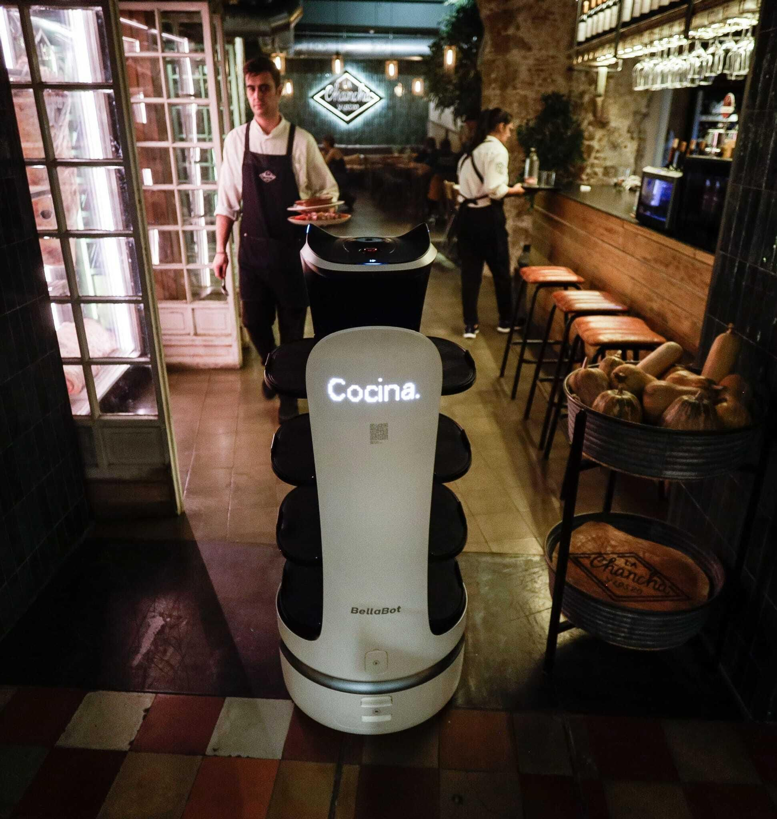 Así es el primer robot camarero de Cádiz