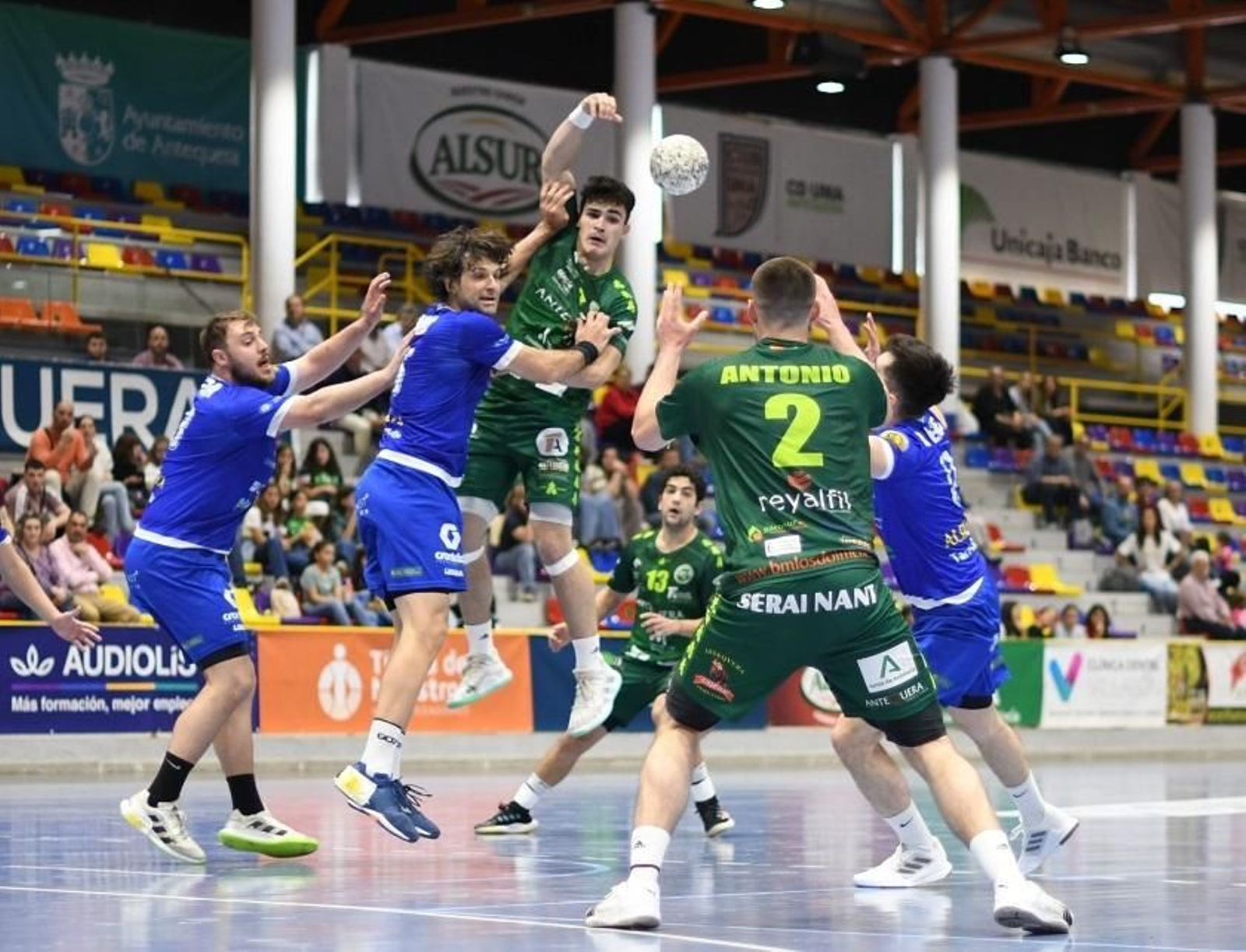 El Dólmenes Antequera arrasa al Oviedo (32-21)