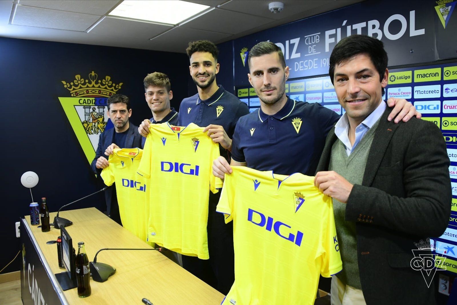 Presentación de jugadores del Cádiz el jueves en el estadio.
