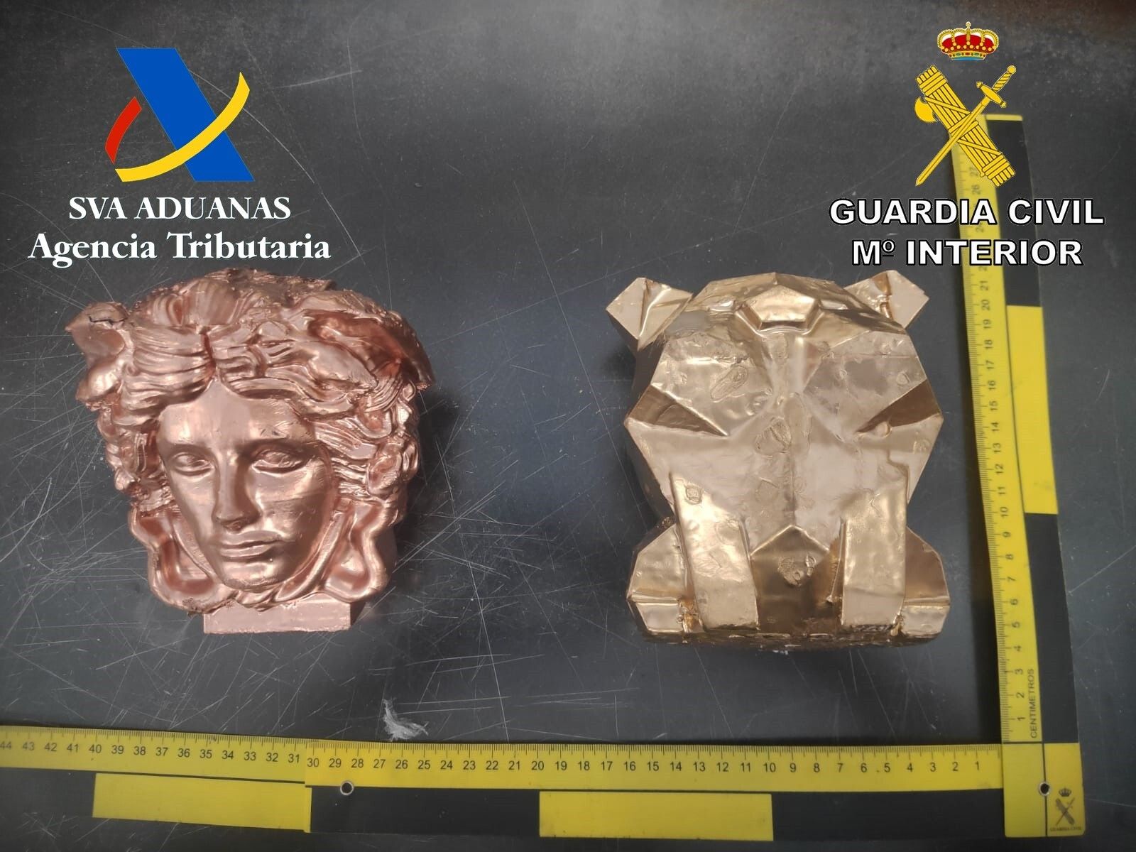 Figuras creadas con una impresora 3D con droga oculta.