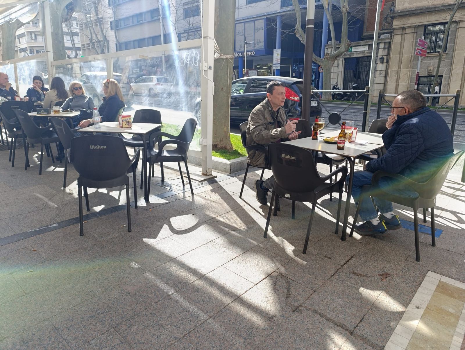 Terraza de un bar en el paseo de la Estación de Jaén.