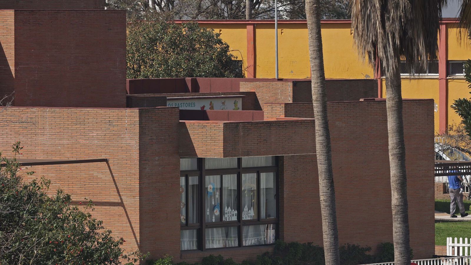 Uno de los huecos acristalados de la fachada.