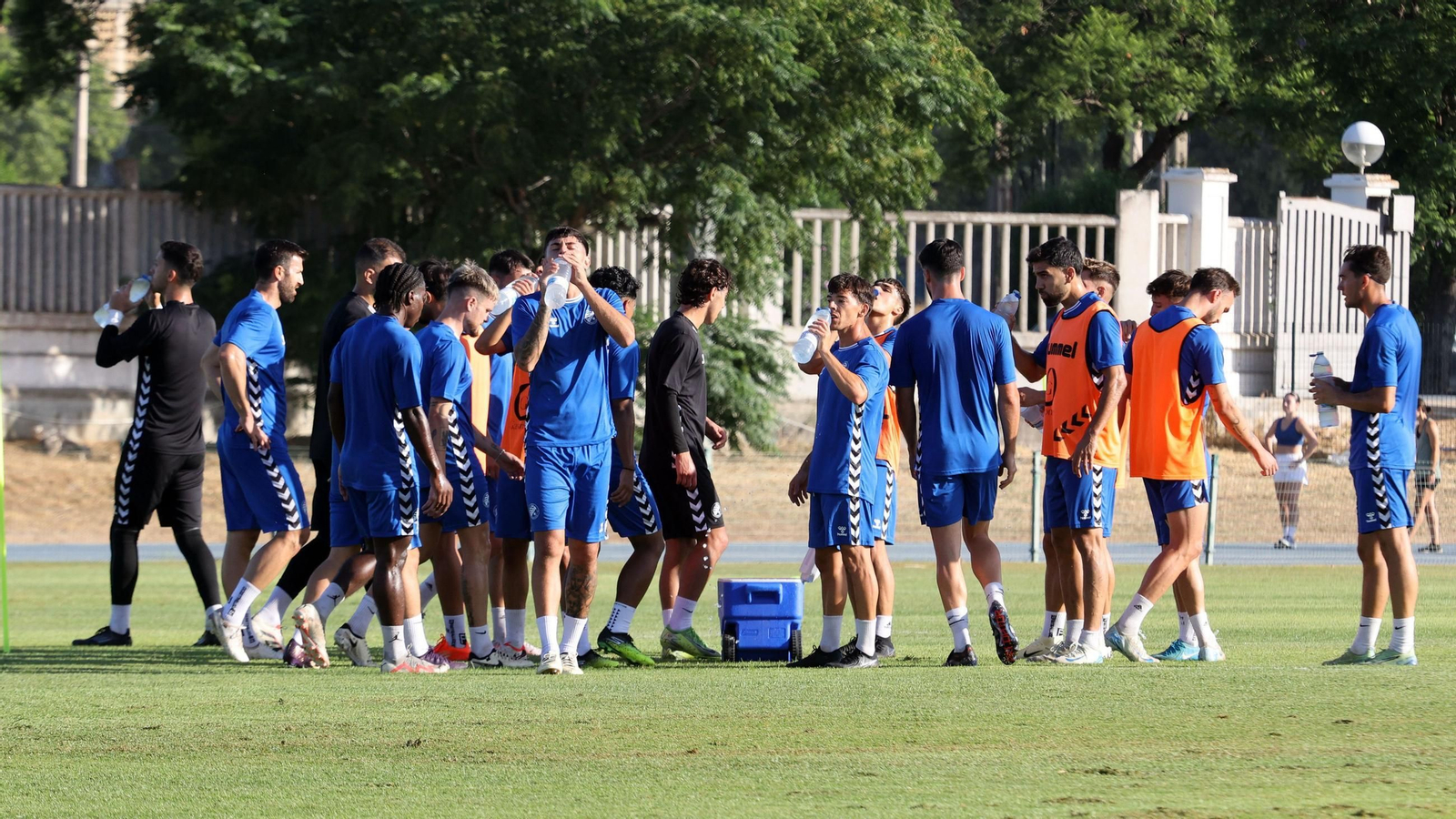 Los azulinos han entrenado este viernes en el Pepe Ravelo en una sesión marcada por el calor.