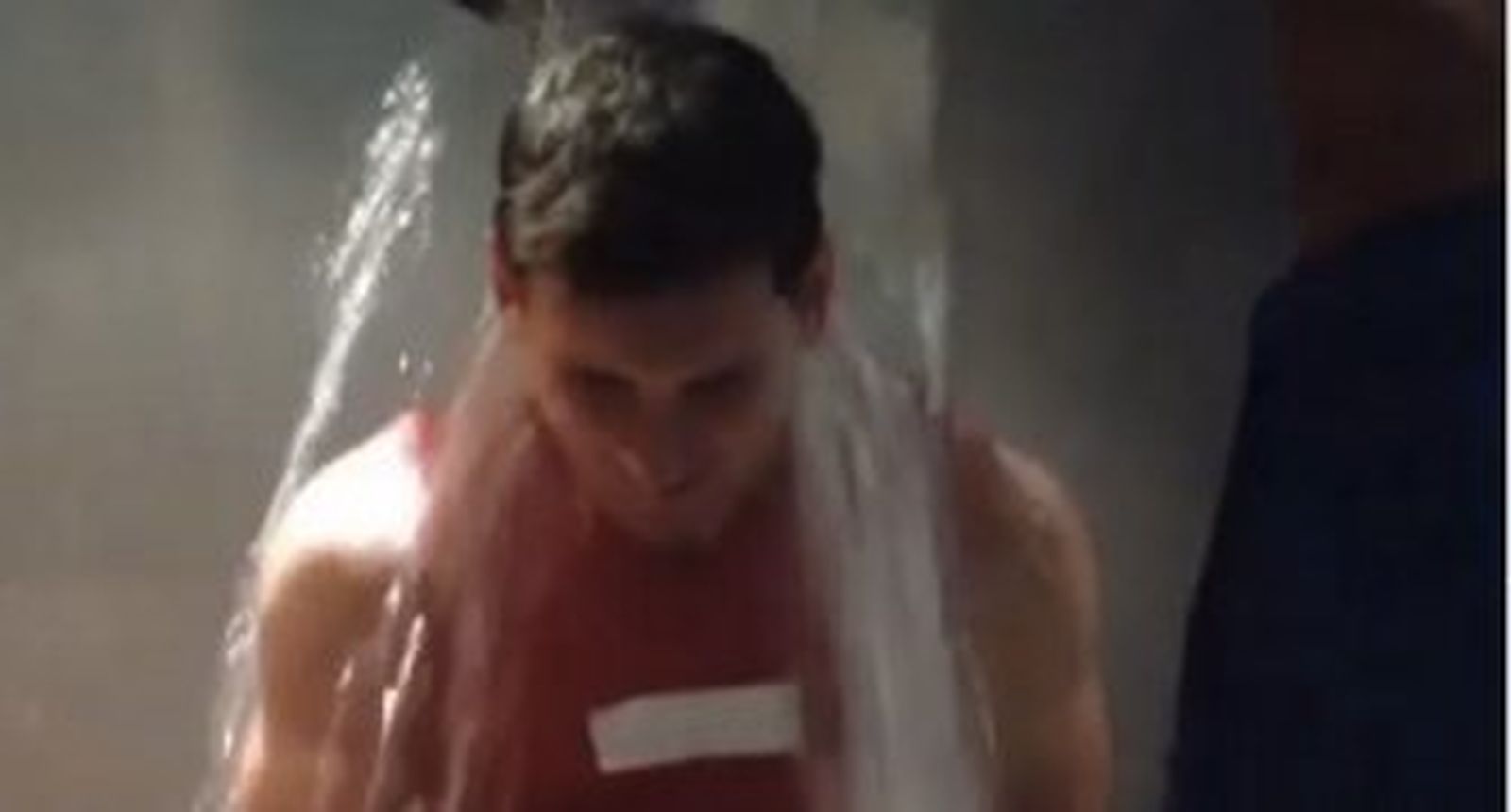 El reto del cubo helado deja ya 120.000 euros para los enfermos de ELA en España