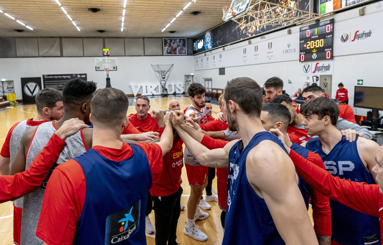 Alberto Díaz, Darío Brizuela y Jonathan Barreiro, a las órdenes de Scariolo en Bolonia